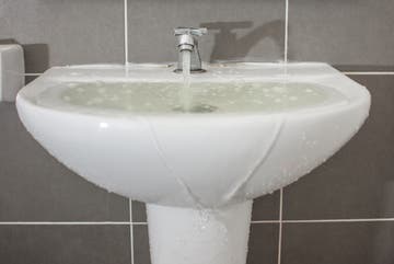 Overflowing_sink_-_SMALL_VERSION_-_shutterstock_697640857.jpg