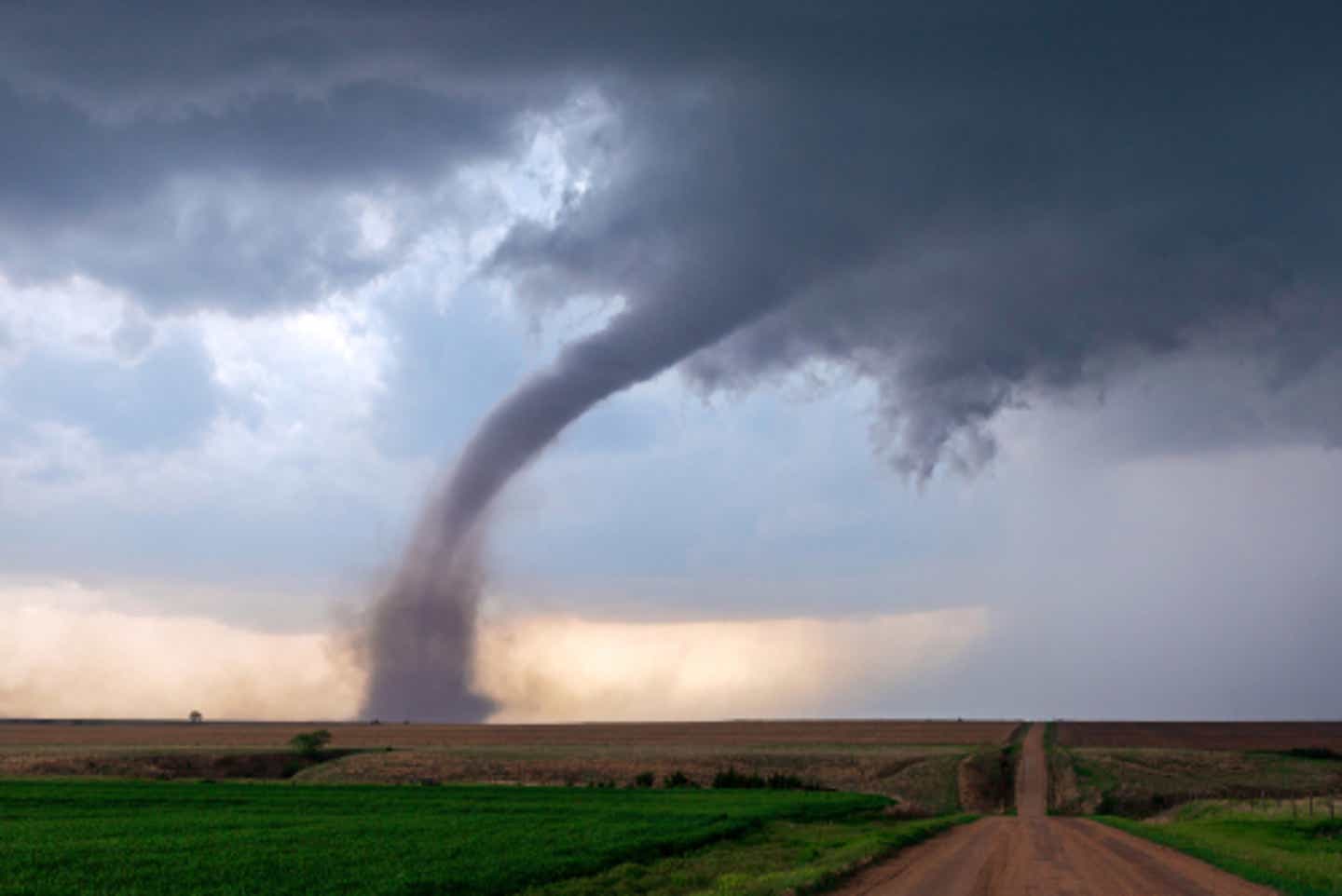 What is a Derecho? Derechos vs. Tornados - Key Differences | SERVPRO