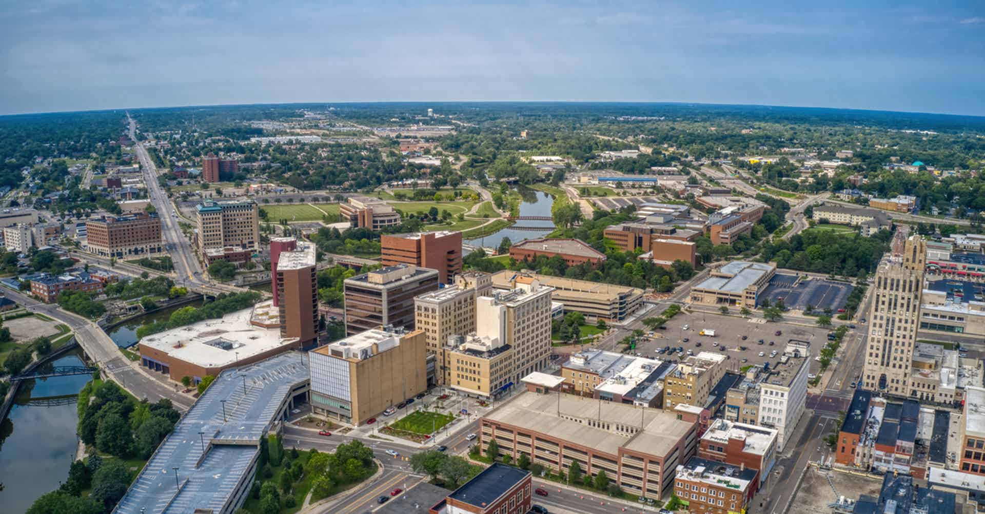 SERVPRO provides 24/7 weekend and holiday service for fire, storm, mold, construction, and water damage restoration near me in Flint, Michigan. 